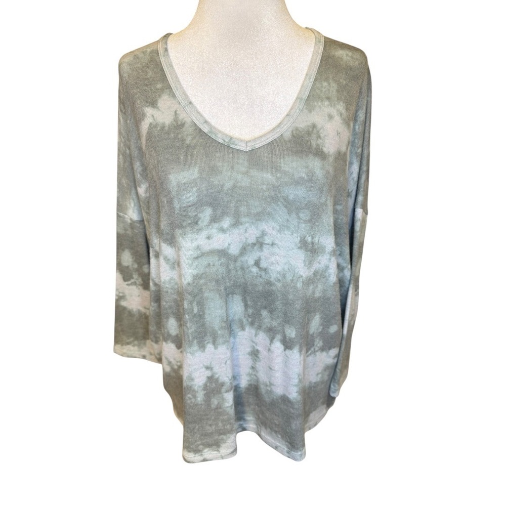 Democracy Women's Sage Green Tie Dye V-Neck Knit Pullover Top Small